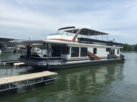Spend The Night On The Water In This Wonderfully Cool Houseboat In Cincinnati