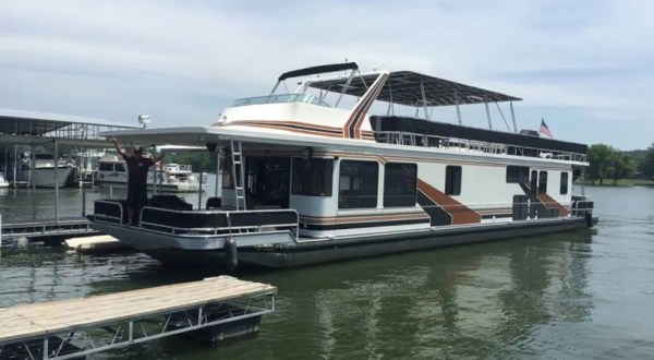 Spend The Night On The Water In This Wonderfully Cool Houseboat In Cincinnati