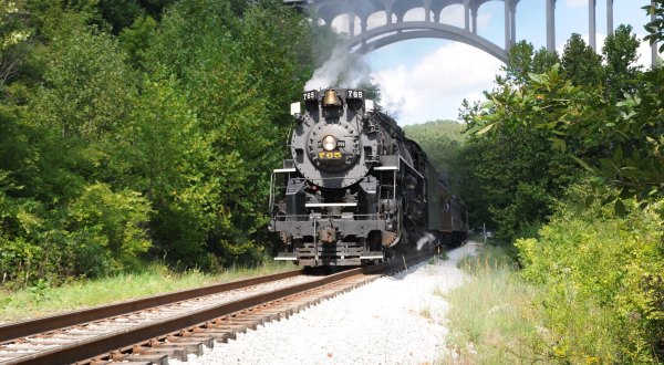 You Won’t Want To Miss This Murder Mystery Dinner Train Happening Near Cleveland
