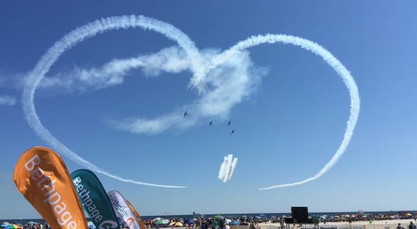 This One-Of-A-Kind Oceanfront Air Show In New York Is A Total Must See