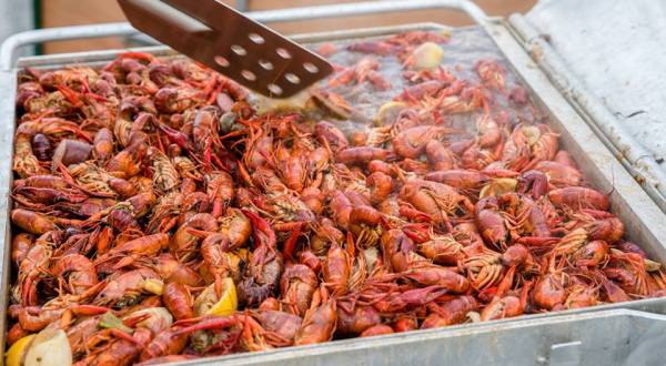 This All-You-Can-Eat Crawfish Fest In New Orleans Is What Dreams Are Made Of
