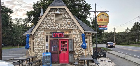 This Tiny Restaurant In North Carolina Is Just What You Need To Satisfy A BBQ Craving