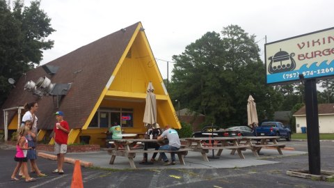 The Roadside Hamburger Hut In Virginia That Shouldn’t Be Passed Up