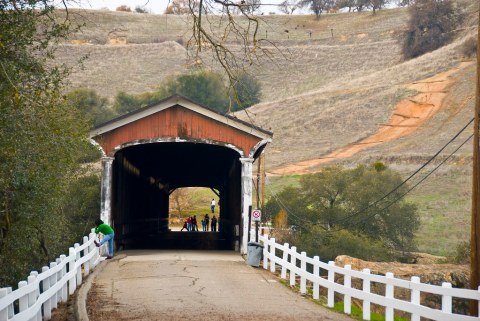 The One Covered Bridge Hike In Northern California That Will Charm You Beyond Words
