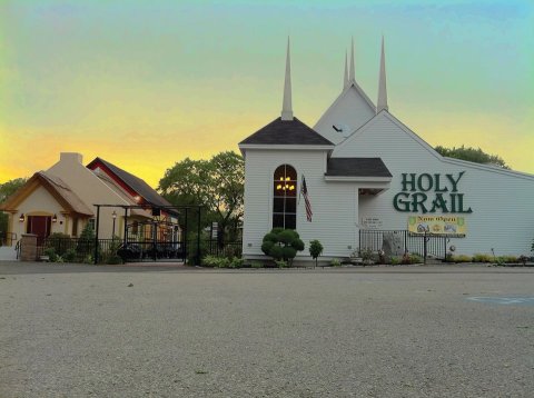 This Irish Pub Hiding Inside A Converted New Hampshire Church Is Basically Heaven On Earth