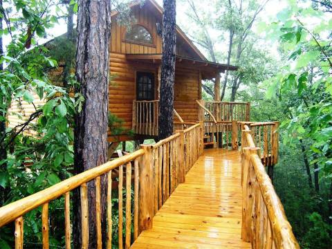 This Hidden Arkansas Forest Holds The Most Delightful Treehouses For You To Stay In