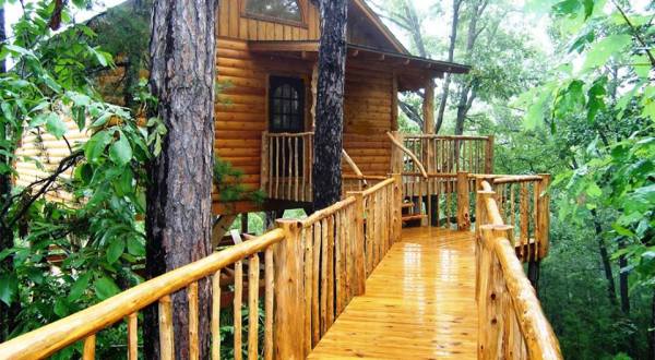 This Hidden Arkansas Forest Holds The Most Delightful Treehouses For You To Stay In