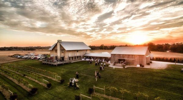 Visit The One Farm In Kentucky That’s A Winery, A Restaurant, And An Incredible Overnight Destination