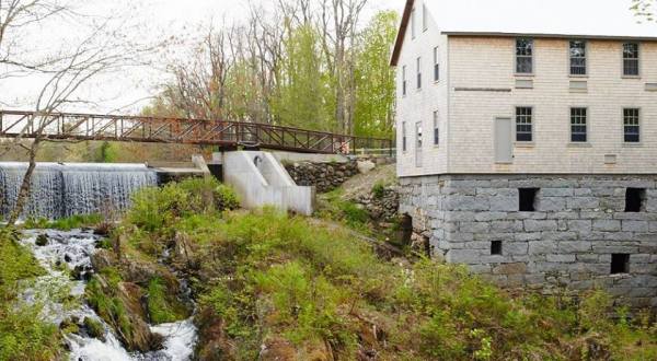 This Charming Maine Restaurant Is Steps Away From A Little-Known Waterfall