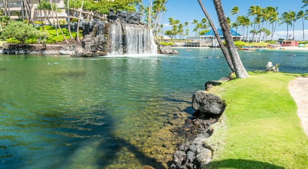 This Hawaii Restaurant Has Its Own Lagoon And Is The Perfect Summer Destination
