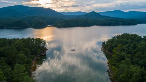 Visiting This One Mountain Lake In Virginia Is Like Experiencing A Dream