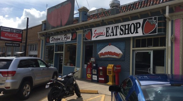 Treat Yourself To An Ice Box Pie At This Legendary Eatery In Louisiana