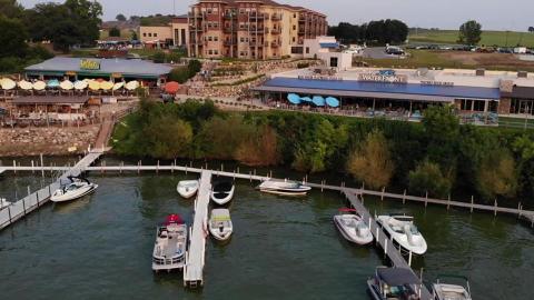 This Waterfront Grill In Iowa Is The Perfect Place To Dine This Summer