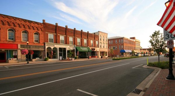 The Small Town In Michigan That Will Feel Like Home As Soon As You Arrive