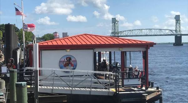 This Floating Restaurant In North Carolina Is Such A Unique Place To Dine