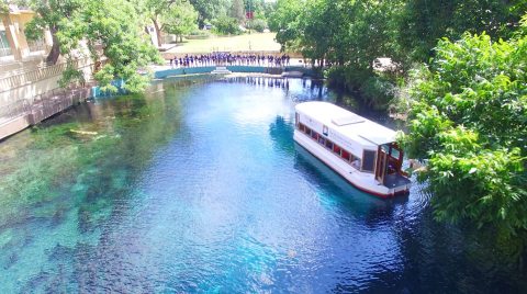 The Amazing Glass-Bottomed Boat Tour Near Austin Will Bring Out The Adventurer In You