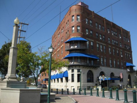 One Of The Oldest Hotels In Ohio Is Also One Of The Most Haunted Places You’ll Ever Sleep
