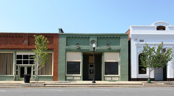 The Tiny Town In Georgia With A Terribly Creepy Past