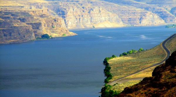 Experience A Beautiful Piece Of Living History At The Columbia River, The Oldest River In Washington
