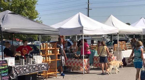 You Could Spend Hours At This Giant Outdoor Marketplace In Illinois