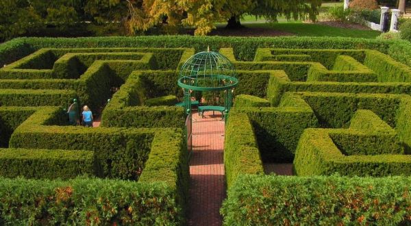 The Gorgeous Garden Maze In Missouri That Will Enchant You At Every Turn