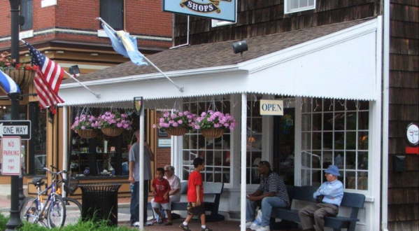 This Old School Ice Cream Parlor In Delaware Will Take You Back In Time