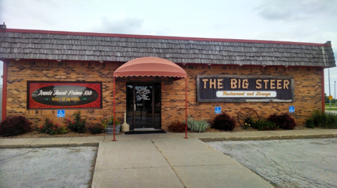 The Biggest, Juiciest Prime Rib In Iowa Is Served At This Old School Steakhouse