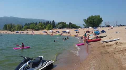 This One Beautiful Utah Lake Has A Beach That Rivals The Coast