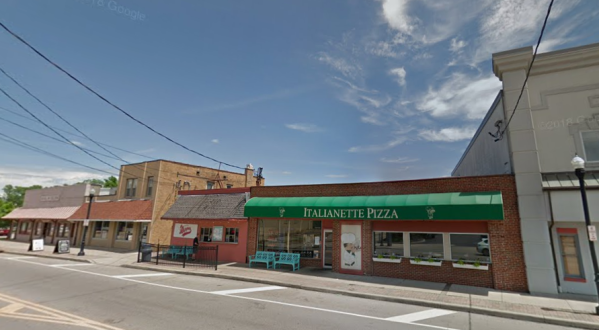 The Family Pizza Joint In Cincinnati That’s Been A Staple For Over 30 Years