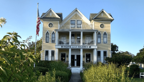 Spend The Night Inside This Delightful Virginia Bed & Breakfast That Was Once An 1800s Schoolhouse