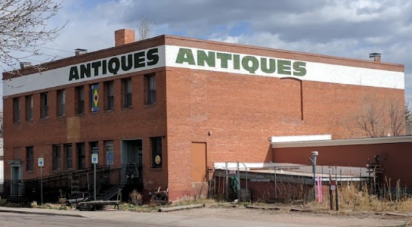 The Retro Wyoming Superstore That’s A Treasure Trove Of Vintage Finds And Antiques