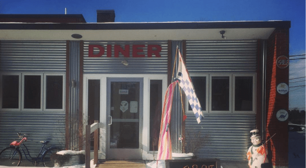 This Alien Themed Diner In New Hampshire Is Out Of This World