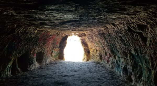 Hiking To This Aboveground Cave In Minnesota Will Give You A Surreal Experience