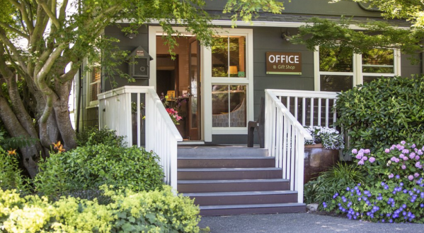 This Charming Harborside Inn In Washington Will Completely Relax You