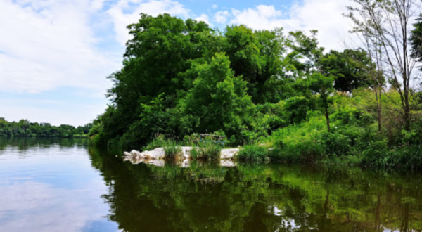 Iowa’s Most Refreshing Hike Will Lead You Straight To A Beautiful Swimming Hole