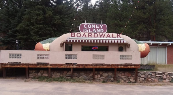 The Quirkiest Hot Dog Stand In Colorado That’s So Worth A Visit