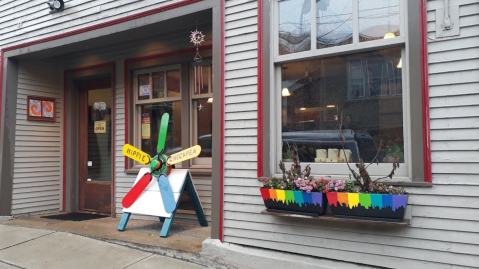 This Hippie-Themed Restaurant In Vermont Is The Grooviest Place To Dine