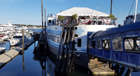 This Floating Restaurant In Maine Is Such A Unique Place To Dine