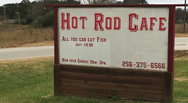 The Car-Themed Restaurant In Alabama That’ll Take You Off The Beaten Path