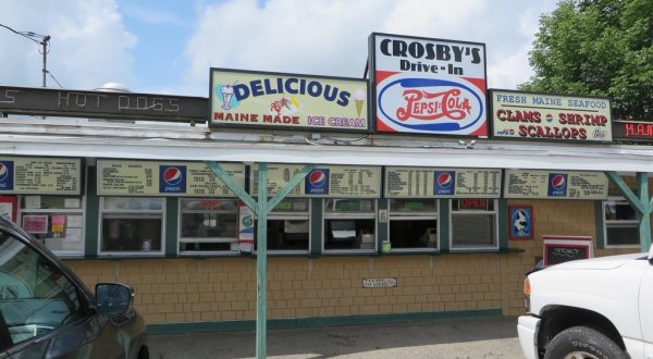The Burgers And Shakes From This Middle-Of-Nowhere Maine Drive-In Are Worth The Trip
