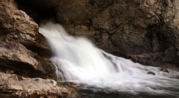 This Easy Waterfall Hike In Montana Is Almost Too Good To Be True