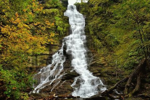The Hike To This Little-Known New York Waterfall Is Short And Sweet