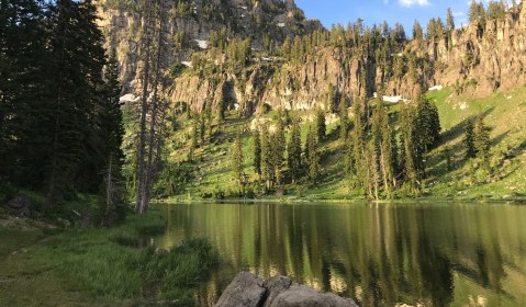 This Exhilarating Hike Takes You To The Most Crystal Blue Lake In Utah