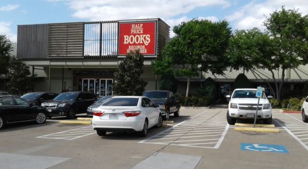 The Largest Discount Bookstore In Texas Has More Than 500,000 Books