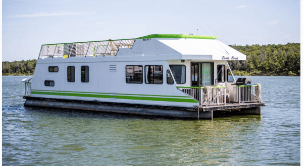 Spend The Night On The Water In This Wonderfully Cool Houseboat In Oklahoma