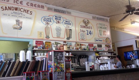 Revisit The Glory Days At This 50s-Themed Restaurant In Kansas