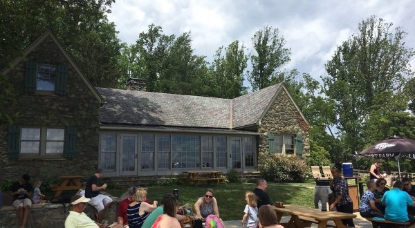 This Virginia Brewery Is Located On A 400-Acre Farm And The Views Are Unbelievable