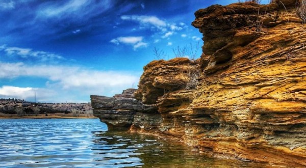 The Kansas Lake Surrounded By Beautiful Rock Formations That Will Take Your Breath Away