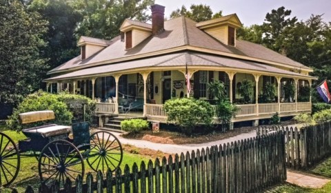 The Whimsical Tea Room In Alabama That's Like Something From A Storybook