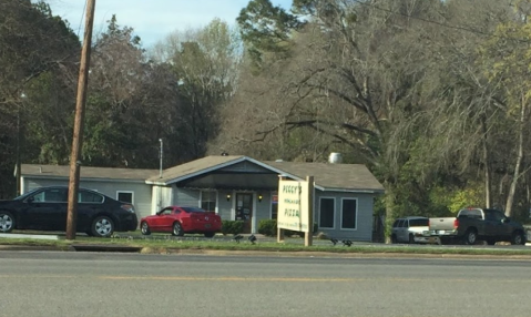 The Homemade Pizza At This Louisiana Restaurant Is Worthy Of A Road Trip From Any Corner Of The State